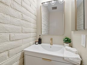 1060 S Parker Road 27, Denver CO 80231