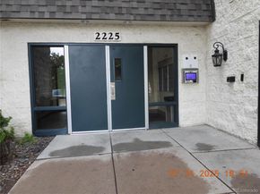 2225 S Jasmine Street 103, Denver CO 80222