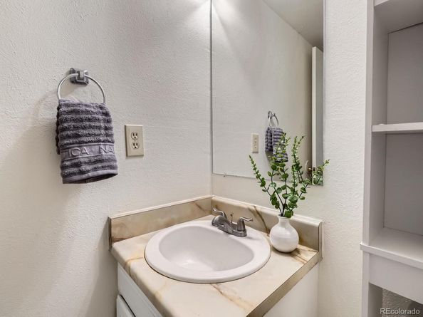 17681 E Loyola Drive E, Aurora CO 80013