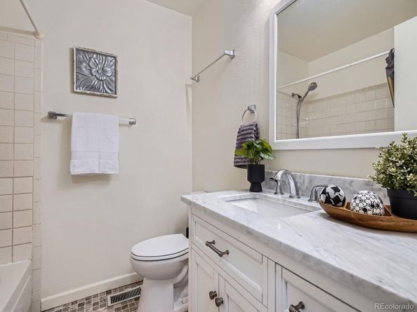 17681 E Loyola Drive E, Aurora CO 80013
