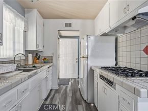 11474 Gladstone, Sylmar (los Angeles) CA 91342