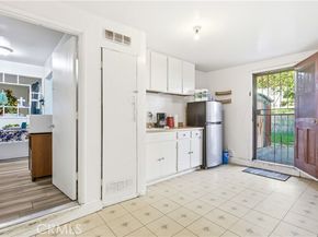 11474 Gladstone, Sylmar (los Angeles) CA 91342
