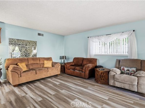 11474 Gladstone, Sylmar (los Angeles) CA 91342