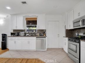 7113 Encino Avenue, Los Angeles CA 91406