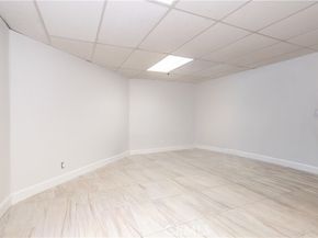 18347 Saticoy 28, Reseda (los Angeles) CA 91335