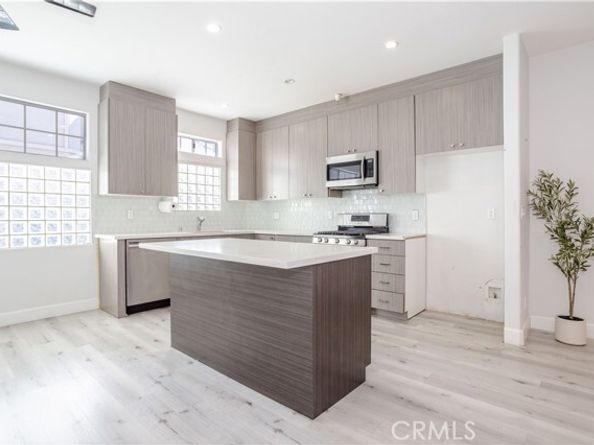 18347 Saticoy 28, Reseda (los Angeles) CA 91335