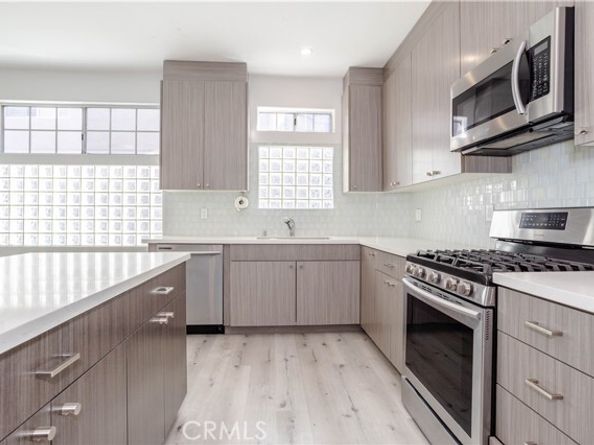 18347 Saticoy 28, Reseda (los Angeles) CA 91335