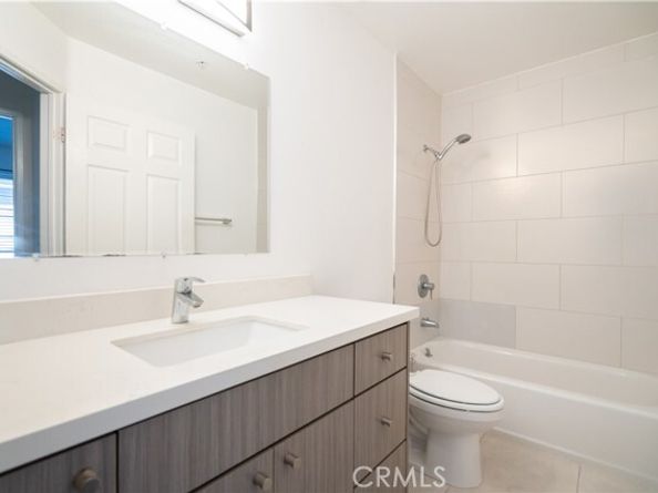 18347 Saticoy 28, Reseda (los Angeles) CA 91335