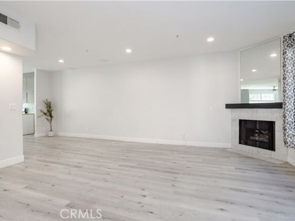 18347 Saticoy 28, Reseda (los Angeles) CA 91335