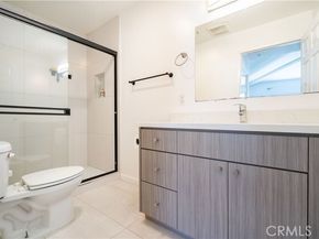 18347 Saticoy 28, Reseda (los Angeles) CA 91335