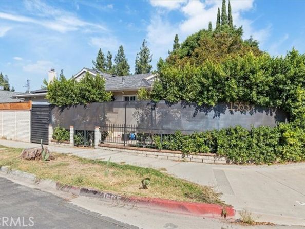 15657 Devonshire, Granada Hills (los Angeles) CA 91344