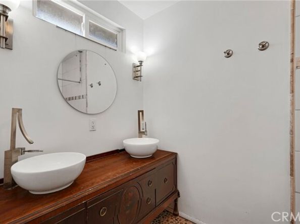 8537 Fullbright Avenue, Winnetka (los Angeles) CA 91306