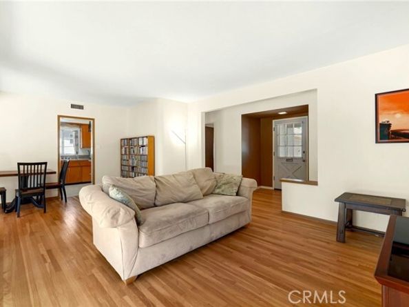 8537 Fullbright Avenue, Winnetka (los Angeles) CA 91306