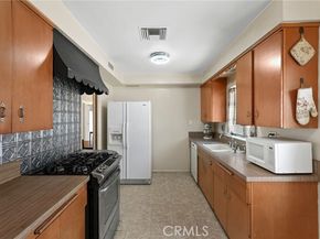 8537 Fullbright Avenue, Winnetka (los Angeles) CA 91306