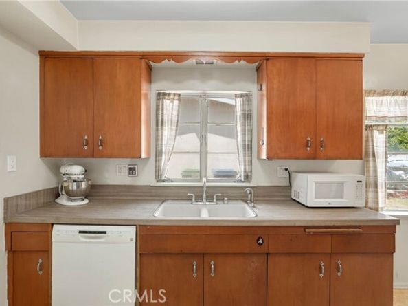 8537 Fullbright Avenue, Winnetka (los Angeles) CA 91306