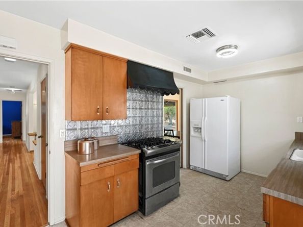 8537 Fullbright Avenue, Winnetka (los Angeles) CA 91306