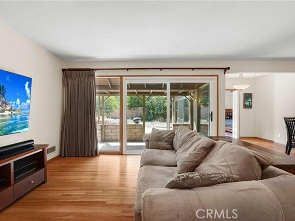 8537 Fullbright Avenue, Winnetka (los Angeles) CA 91306