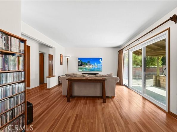8537 Fullbright Avenue, Winnetka (los Angeles) CA 91306