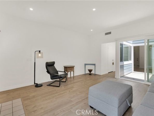 5835 Etiwanda Avenue, Tarzana (los Angeles) CA 91356