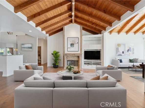 22501 Marilla Street, Chatsworth (los Angeles) CA 91311