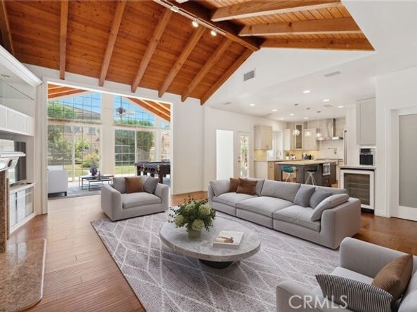 22501 Marilla Street, Chatsworth (los Angeles) CA 91311
