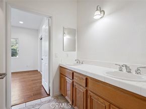 22501 Marilla Street, Chatsworth (los Angeles) CA 91311