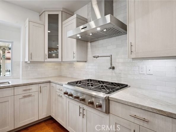 22501 Marilla Street, Chatsworth (los Angeles) CA 91311