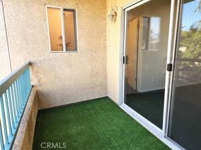 18307 Burbank Boulevard 14, Tarzana (los Angeles) CA 91356