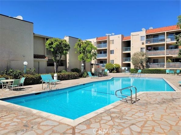 18307 Burbank Boulevard 14, Tarzana (los Angeles) CA 91356