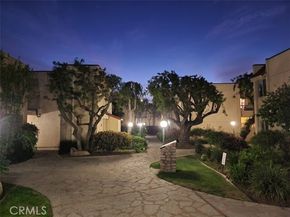 18307 Burbank Boulevard 14, Tarzana (los Angeles) CA 91356