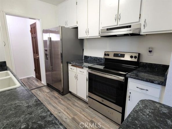 18307 Burbank Boulevard 14, Tarzana (los Angeles) CA 91356