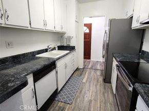 18307 Burbank Boulevard 14, Tarzana (los Angeles) CA 91356