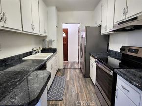 18307 Burbank Boulevard 14, Tarzana (los Angeles) CA 91356