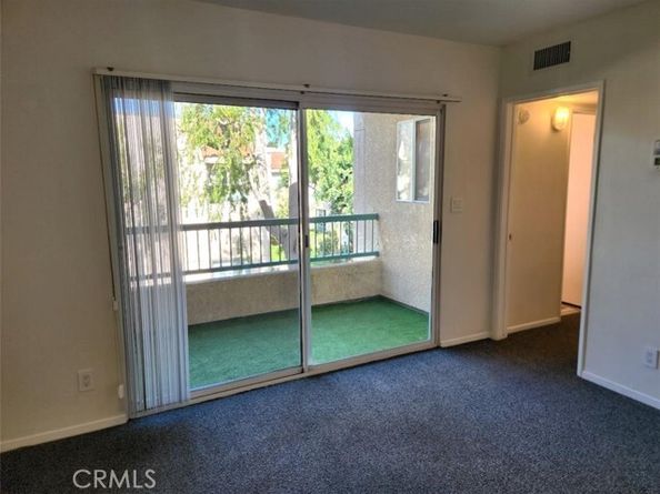 18307 Burbank Boulevard 14, Tarzana (los Angeles) CA 91356