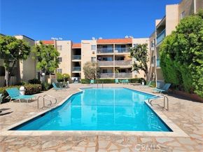 18307 Burbank Boulevard 14, Tarzana (los Angeles) CA 91356