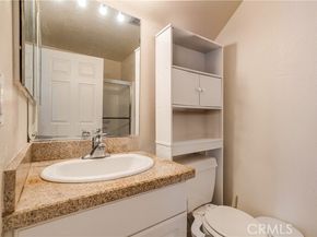 21400 Burbank Boulevard 313, Woodland Hills (los Angeles) CA 91367