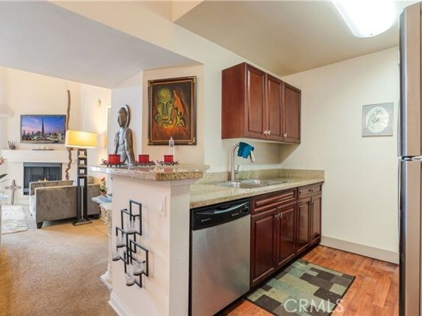 21400 Burbank Boulevard 313, Woodland Hills (los Angeles) CA 91367