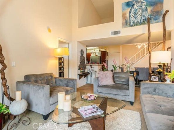 21400 Burbank Boulevard 313, Woodland Hills (los Angeles) CA 91367