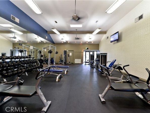 21400 Burbank Boulevard 313, Woodland Hills (los Angeles) CA 91367