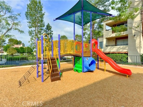 21400 Burbank Boulevard 313, Woodland Hills (los Angeles) CA 91367