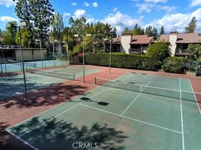 5711 Owensmouth Avenue 125, Woodland Hills (los Angeles) CA 91367