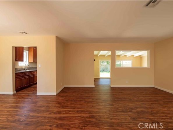6911 Enfield Avenue, Reseda (los Angeles) CA 91335