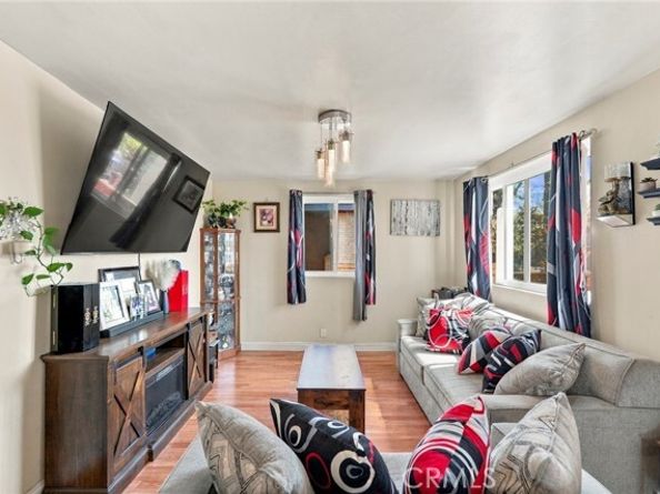215 E 76 Place, Los Angeles CA 90003
