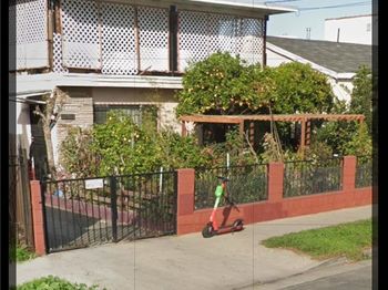 1153 S Kenmore Avenue
