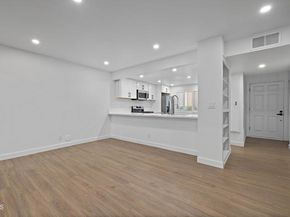 5720 Owensmouth Avenue 125, Woodland Hills (los Angeles) CA 91367