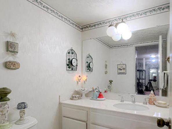 9763 Reseda Boulevard 83, Northridge (los Angeles) CA 91324