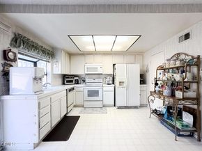 9763 Reseda Boulevard 83, Northridge (los Angeles) CA 91324