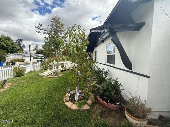 22158 Elkwood Street, Canoga Park (los Angeles) CA 91304