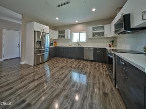 11045 Califa Street, North Hollywood (los Angeles) CA 91601
