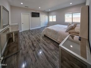 11045 Califa Street, North Hollywood (los Angeles) CA 91601